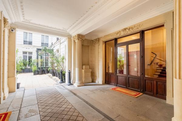 Bureaux à louer à PARIS 75008