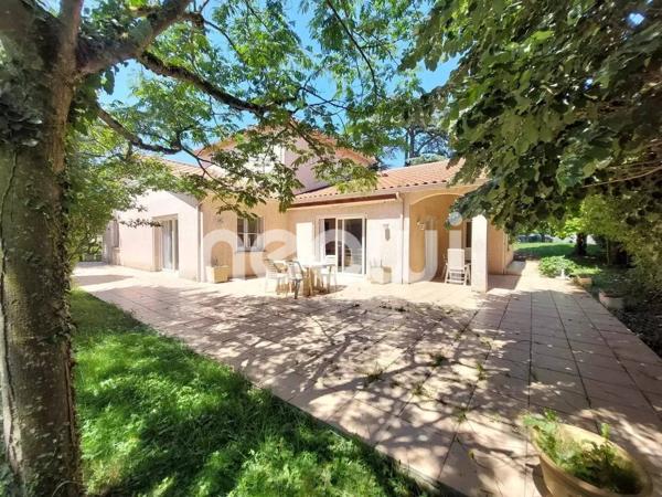 Maison 4 ch Garage double Dépendance 1742 m² Terrain
