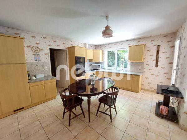 Maison 4 ch Garage double Dépendance 1742 m² Terrain