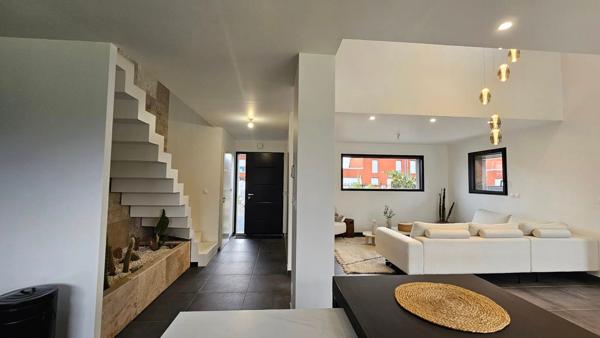 Superbe Maison INDIVIDUELLE de 127 m2 - 3 chambres - Garage - Parcelle Clôturée 870 m2