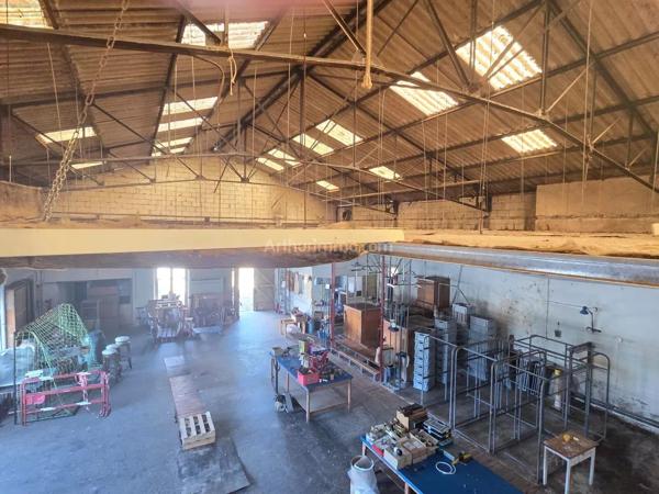 Vente                                                      Local commercial
                        
                     7 pièces                      530 m2                     à Auray