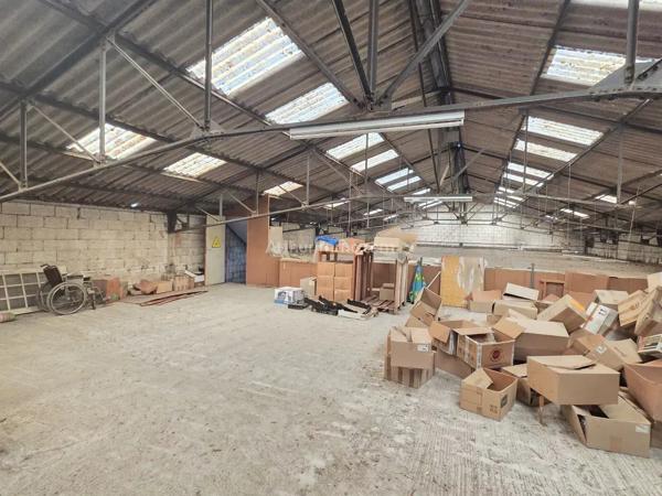 Vente                                                      Local commercial
                        
                     7 pièces                      530 m2                     à Auray