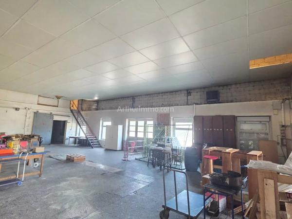 Vente                                                      Local commercial
                        
                     7 pièces                      530 m2                     à Auray