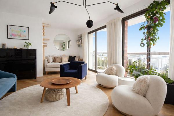 Lumineux 4 pièces de 86m2 avec balcons, box et cave.