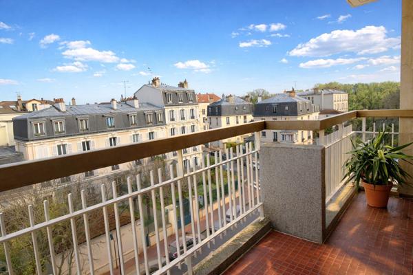 Lumineux 4 pièces de 86m2 avec balcons, box et cave.