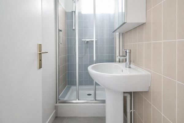 Lumineux 4 pièces de 86m2 avec balcons, box et cave.