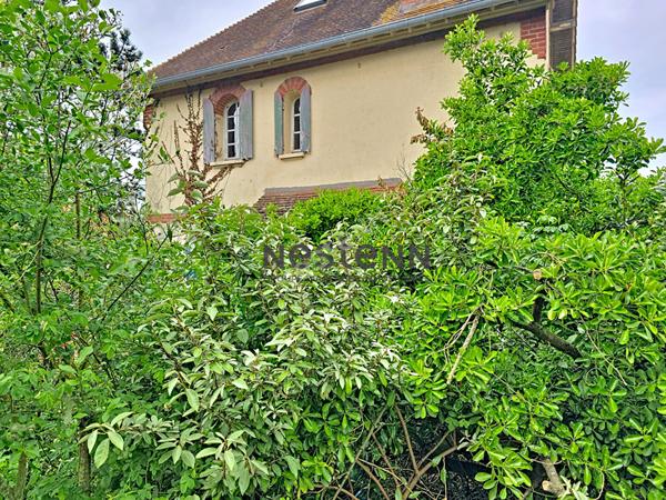 À vendre ? Maison en pierre à rénover à 50 m de la plage ? Fort potentiel avec vue mer