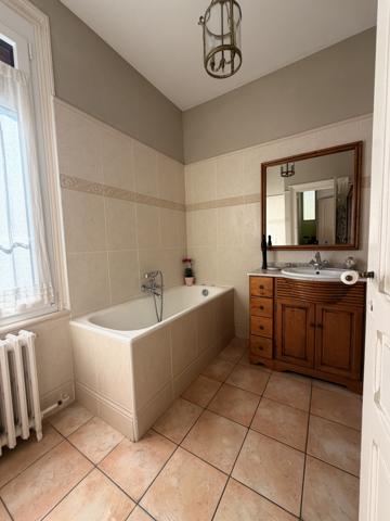 Maison
                                                                                                                                                                                                                                                                                                                        5 pièce(s)                                                                                                                                                                                                          3 chambre(s)                                                                                                                                                                                                          106  m²