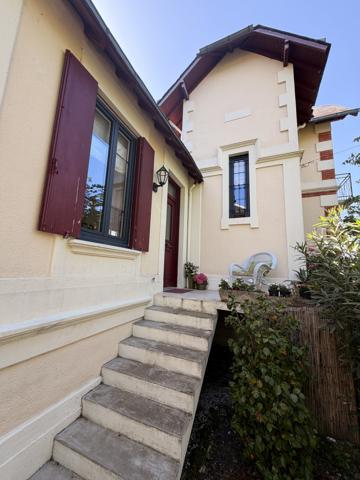 Maison
                                                                                                                                                                                                                                                                                                                        5 pièce(s)                                                                                                                                                                                                          3 chambre(s)                                                                                                                                                                                                          106  m²