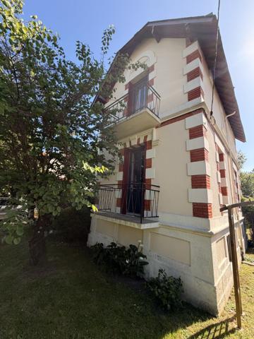 Maison
                                                                                                                                                                                                                                                                                                                        5 pièce(s)                                                                                                                                                                                                          3 chambre(s)                                                                                                                                                                                                          106  m²
