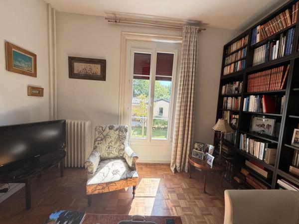 Maison
                                                                                                                                                                                                                                                                                                                        5 pièce(s)                                                                                                                                                                                                          3 chambre(s)                                                                                                                                                                                                          106  m²