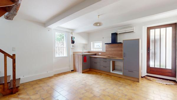 MAISON AVEC 2 CHAMBRES COUR ET GARAGE A TRAUSSE MINERVOIS