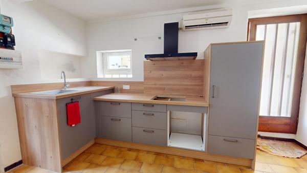 MAISON AVEC 2 CHAMBRES COUR ET GARAGE A TRAUSSE MINERVOIS