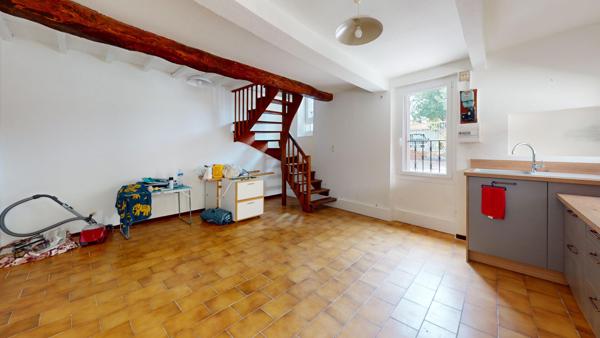 MAISON AVEC 2 CHAMBRES COUR ET GARAGE A TRAUSSE MINERVOIS