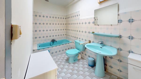 MAISON AVEC 2 CHAMBRES COUR ET GARAGE A TRAUSSE MINERVOIS