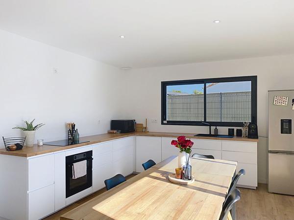 Maison contemporaine à vendre à VILLEDIEU LA BLOUERE- 273 360 €