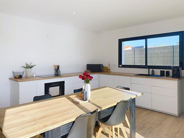 Maison contemporaine à vendre à VILLEDIEU LA BLOUERE- 273 360 €