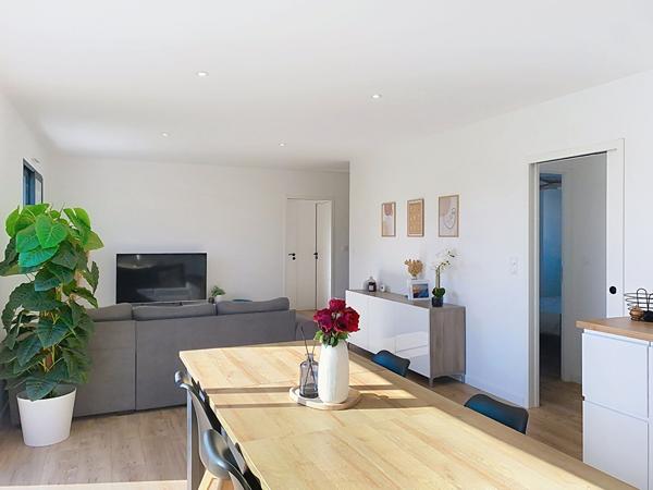 Maison contemporaine à vendre à VILLEDIEU LA BLOUERE- 273 360 €