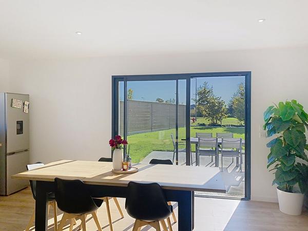 Maison contemporaine à vendre à VILLEDIEU LA BLOUERE- 273 360 €