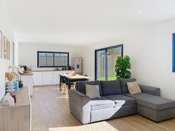 Maison contemporaine à vendre à VILLEDIEU LA BLOUERE- 273 360 €