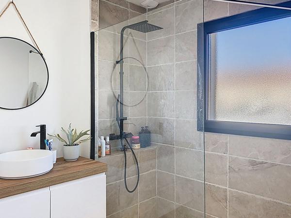 Maison contemporaine à vendre à VILLEDIEU LA BLOUERE- 273 360 €