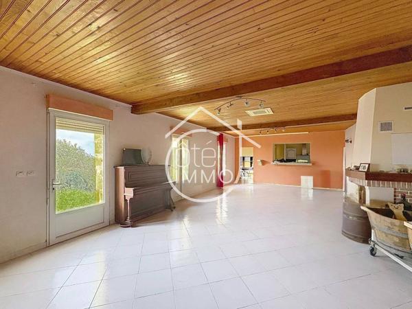 Port-Sainte-Foy – Ensemble Immobilier en Pierre avec Dépendances