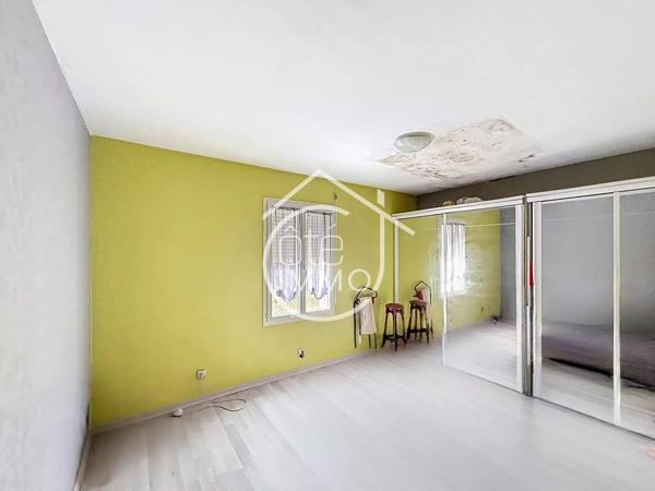 Port-Sainte-Foy – Ensemble Immobilier en Pierre avec Dépendances