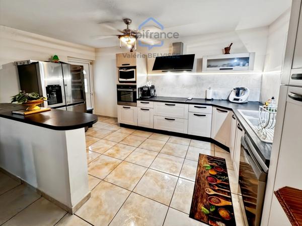 Maison familiale F5 avec piscine – 170m m² – Saint-Louis