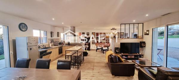 Deux maisons contemporaines avec piscine et spas