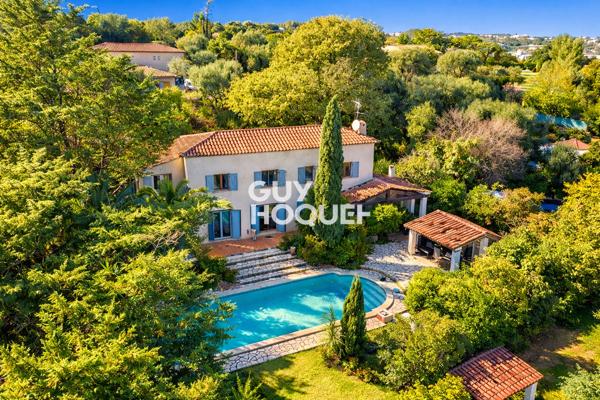 Maison à vendre à Grasse - 6 pièces avec piscine