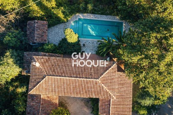 Maison à vendre à Grasse - 6 pièces avec piscine