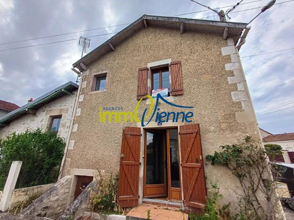 Vente                                                      Maison
                        
                     3 pièces                      64 m2                     à Lussac-les-Châteaux
