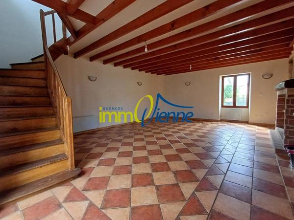 Vente                                                      Maison
                        
                     3 pièces                      64 m2                     à Lussac-les-Châteaux
