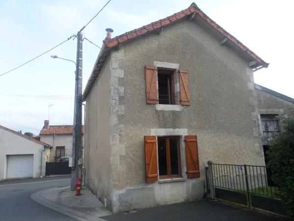 Vente                                                      Maison
                        
                     3 pièces                      64 m2                     à Lussac-les-Châteaux