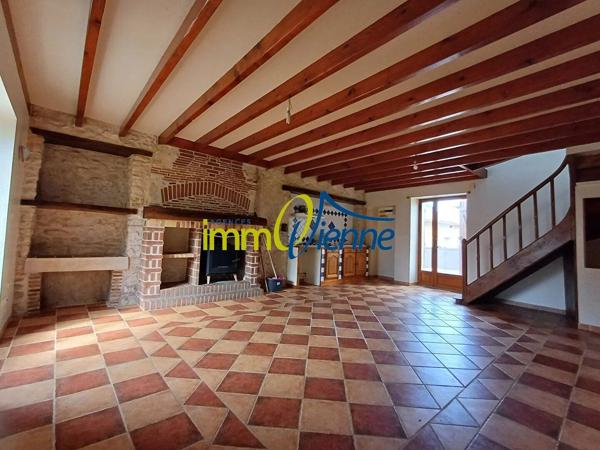 Vente                                                      Maison
                        
                     3 pièces                      64 m2                     à Lussac-les-Châteaux