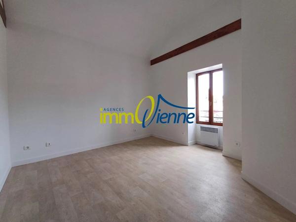 Vente                                                      Maison
                        
                     3 pièces                      64 m2                     à Lussac-les-Châteaux