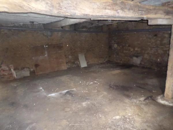 Vente                                                      Maison
                        
                     3 pièces                      64 m2                     à Lussac-les-Châteaux