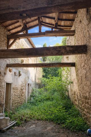 ENSEMBLE IMMOBILIER AVEC JARDIN A RÉHABILITER EN PLEIN COEUR DE BAZAS