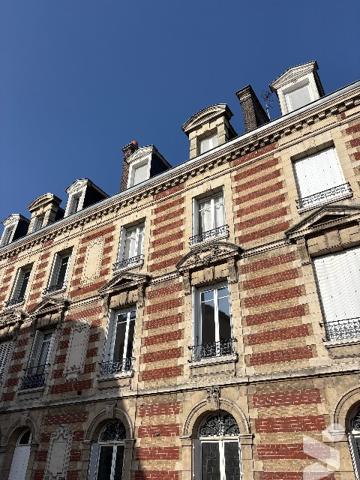 A VENDRE GRAND F2 DE CARACTERE
