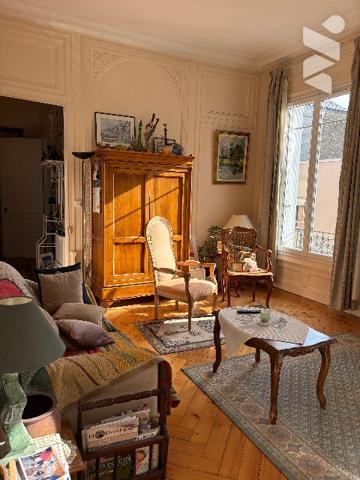 A VENDRE GRAND F2 DE CARACTERE