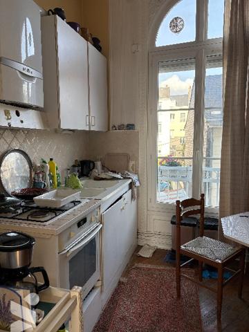 A VENDRE GRAND F2 DE CARACTERE