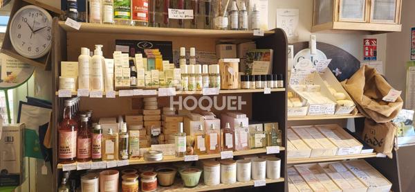 QUINCAILLERIE DROGUERIE - LOT (46)