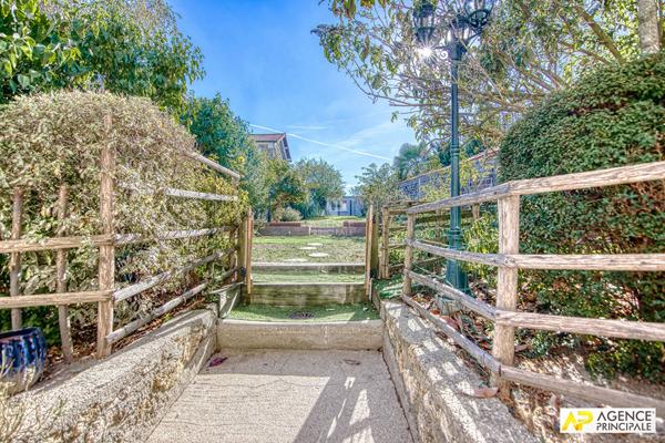 Versailles Proximité plateau Saint-Antoine - Maison 9 pièces 238 m² au sol sur parcelle de 450 m² environ avec terrasse, jardin et garage 1 665 000 € **  - Référence  29181