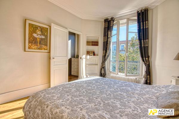 Versailles Proximité plateau Saint-Antoine - Maison 9 pièces 238 m² au sol sur parcelle de 450 m² environ avec terrasse, jardin et garage 1 665 000 € **  - Référence  29181
