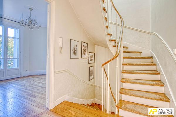 Versailles Proximité plateau Saint-Antoine - Maison 9 pièces 238 m² au sol sur parcelle de 450 m² environ avec terrasse, jardin et garage 1 665 000 € **  - Référence  29181