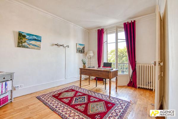 Versailles Proximité plateau Saint-Antoine - Maison 9 pièces 238 m² au sol sur parcelle de 450 m² environ avec terrasse, jardin et garage 1 665 000 € **  - Référence  29181