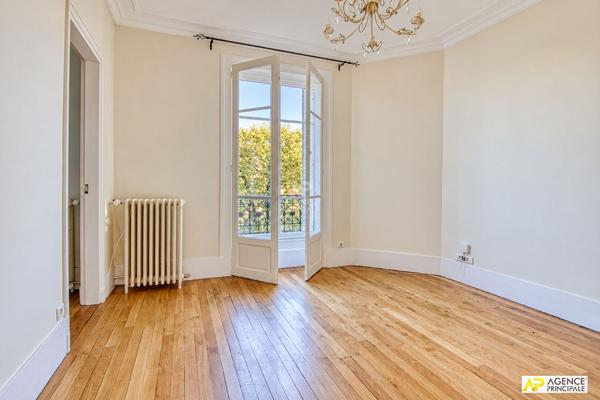 Versailles Proximité plateau Saint-Antoine - Maison 9 pièces 238 m² au sol sur parcelle de 450 m² environ avec terrasse, jardin et garage 1 665 000 € **  - Référence  29181
