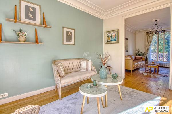 Versailles Proximité plateau Saint-Antoine - Maison 9 pièces 238 m² au sol sur parcelle de 450 m² environ avec terrasse, jardin et garage 1 665 000 € **  - Référence  29181