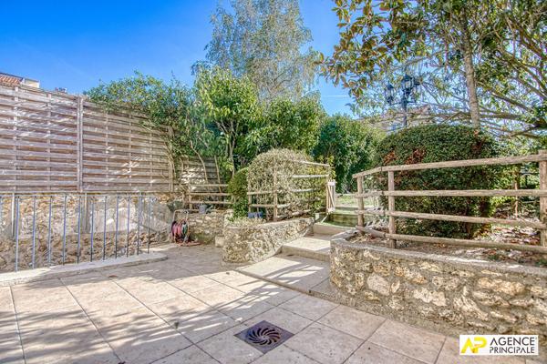 Versailles Proximité plateau Saint-Antoine - Maison 9 pièces 238 m² au sol sur parcelle de 450 m² environ avec terrasse, jardin et garage 1 665 000 € **  - Référence  29181