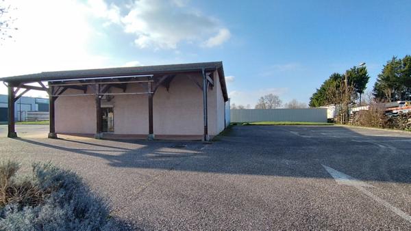 Local commercial de 230 m² à vendre - Fains Veel - magasin avec réserve et parking privé.